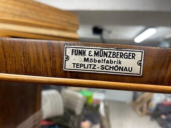 Prodám starožitnou knihovnu - 8