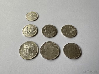 Sada stříbrných mincí Československa v luxusní dřevěné etui - 8