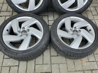 Alu kola vw 5x112 r17 7,5j et51 letni pneu 225/45/17 - 8