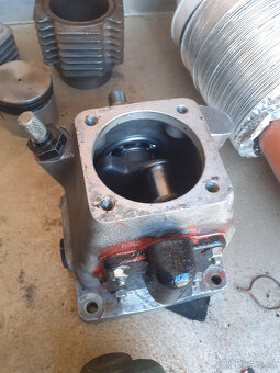 Prodám zbytky z kompresoru jikov112 - 8