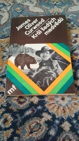 Knihy viz seznam níže - beletrie i odborná literatura - 8