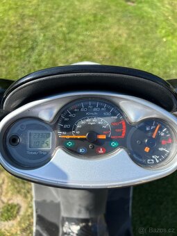 Skútr Yamaha Majesty 125 - 8