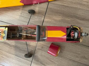 Letadla a vrtulník + nabíječka Raytronic C12 + balza - 8