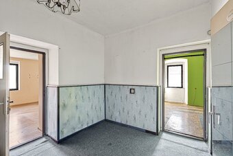 Multifunkční objekt přímo na náměstí v Sadské - 8
