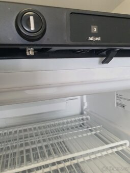 NOVÁ GASTRO VELKÁ vitrína lednice 381 lt VENTILACE - 8