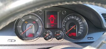 VOLKSWAGEN PASSAT B6 - 8