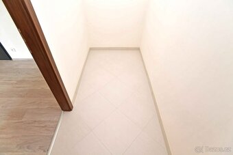 Pěkný nový byt 2+kk, balkon, parkování, sklep - 8