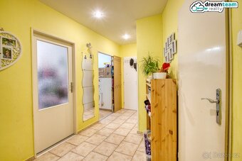Prostorný rekonstruovaný byt 3+1 se zasklenou lodžií, Kopřiv - 8