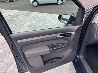 Volkswagen Touran Highline 1.6 TDI DSG 77kW - 8