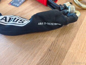 Zámek na moto ABUS Granit Detecto 8077 červený + řetěz Abus - 8