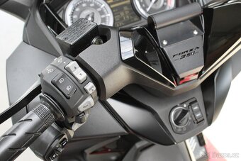 Honda Forza 350 2024 2200 km ČR DPH - 8