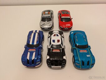 Autíčka Carrera 1:32 na autodráhu - 8