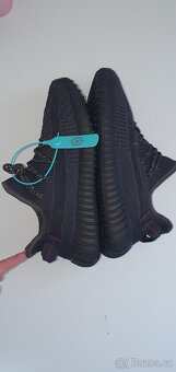 Úplně nové tenisky Yeezy Boost 350 V2 "Black - Static" 43 - 8