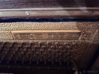 Prodám pianino ze 30.let - 8