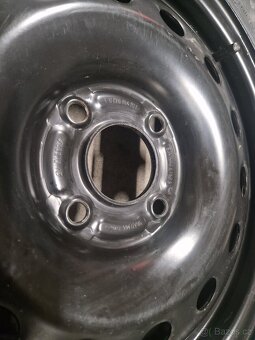 Rezervy Ford - nepoužité - 2x R15 a 1x R14 - 8