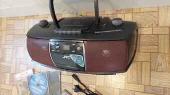 Rádio magnetofon JVC - 8