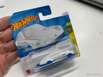 Nové modely HotWheels Nissan Subaru Porsche - 8