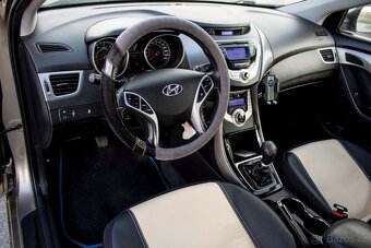 Hyundai Elantra 1.6i D-CVVT Style - 8