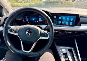 Prodám Volkswagen Golf 8 Variant 1.5 eTSI 110 kW DSG - 8