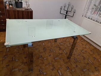 Rozkládací jídelní stůl se židlemi - 8
