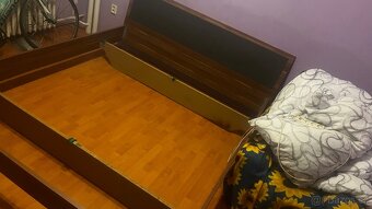 Dvoulůžková postel bez roštu a bez matraci - 8