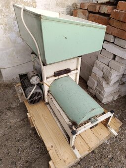 Mlýnkoodstopkovač na hrozny - 8