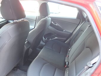 Hyundai i30 FB 1.6CRDi 100kW TAŽNÉ ČR 1MAJITEL SERVISKA - 8
