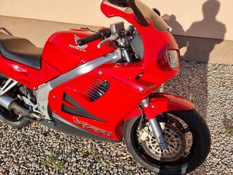 Honda VFR750 - 8