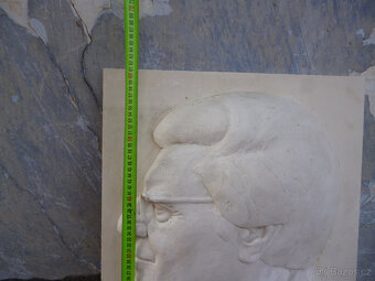 Sochařská busta houslisty Josefa Suka - 8