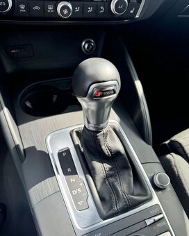 Audi A3 2.0 TFSI Sportback Stronic Design - 8