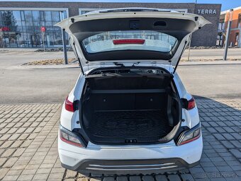 HYUNDAI KONA ELECTRIC 150KW 64kWh,12/2021, ZARUKA, PŮVOD ČR - 8