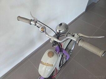 Stadion S11 po renovaci fialový, akce výprodej - 8