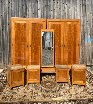 Šatní skříně, toaletka, noční stolky - 8