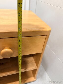 Dřevěný noční stolek a šuplíkem - 8