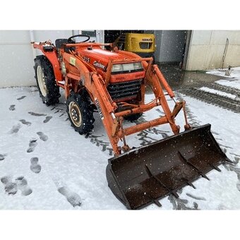 Malotraktor Kubota s čelním nakladačem - 8