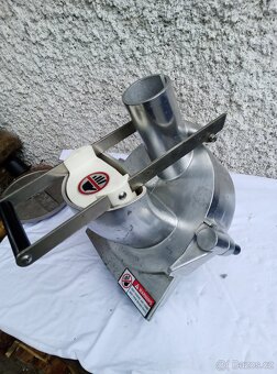 Krouhač zeleniny k robotu RM - 8