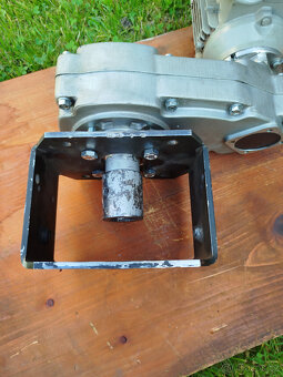 motor s převodovkou 3,5 ot/minutu - 8