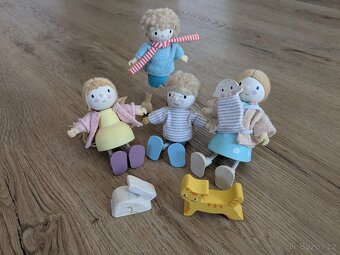 Dřevěný dům pro panenky - 8