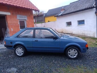 Ford Escort - 8