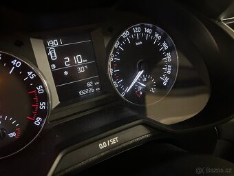 Prodám Škoda Octavia 3 1,6 tdi 4x4 tažné zařízení - 8