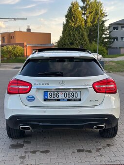 Mercedes Benz GLA220 4MATIC - 8