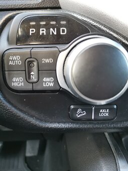 RAM 1500 rok 2019 4x4 5.7 HEMI Bighorn Crew Cab - 8