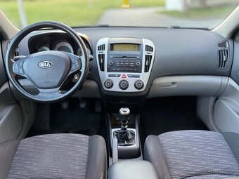 Kia Ceed 1.4i Combi / 96700km / tažné / dvě sady kol / klima - 8