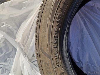 Prodám pneu 205/55/R16 Goodyear zimní - 8