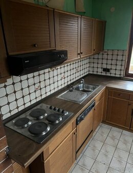 Kuchyňská linka materiál - dřevo, včetně spotřebičů, 3764 - 8