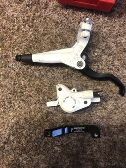 Brzdové páky a třmeny SHIMANO + zadni kol - 8