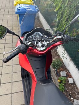 Skútr Honda PCX 125 - 8