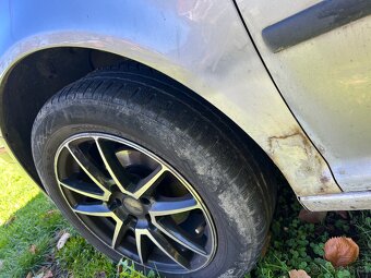 Volkswagen Golf IV 1.6 77kW rv.2004 na díly/opravu - 8