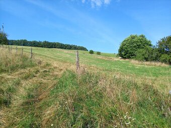Slunné místo s duší, výhledem i st. povolením :) 4000 m2 - 8