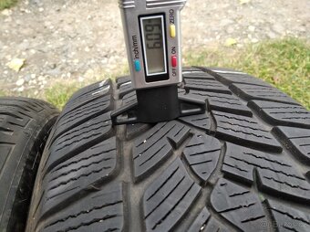 Prodám zimní pneu Fulda 205/55/17 - 8